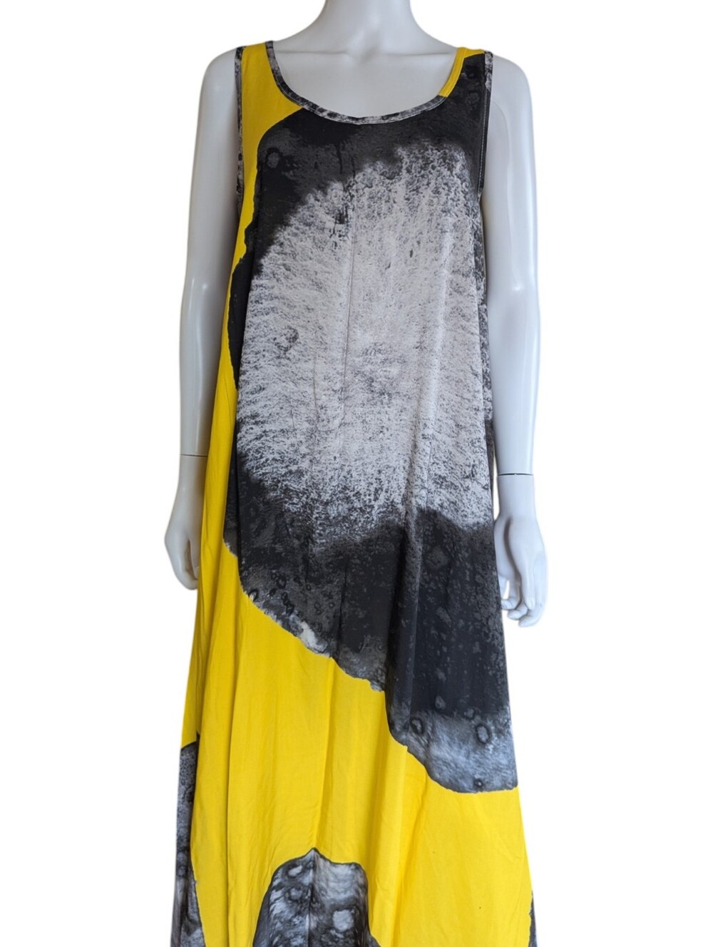 Sleeveless Yellow & Gray Graphic Maxi Dress - Picture 3 of 7